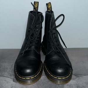 Dr. Marten 1460 WOMEN'S SMOOTH LEATHER LACE UP BOOTS Black